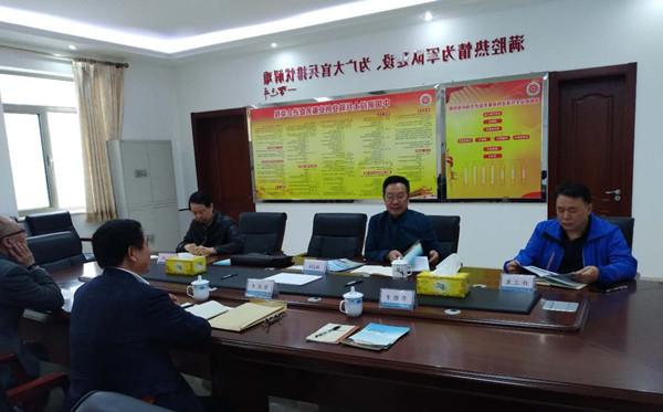 4.学校副院长兼高科技研究院常务副院长黎新才向中国退役士兵就业创业促进会杨志琦理事长（原中国人民解放军总参谋长助理，中将）汇报退役士兵职业教育筹备情况_副本.jpg