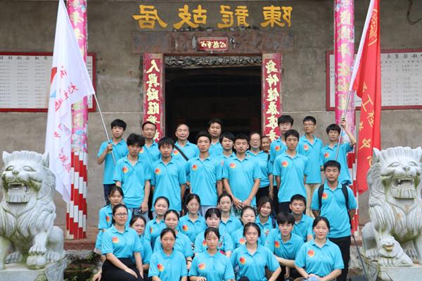 1.服务点的合影_副本.jpg