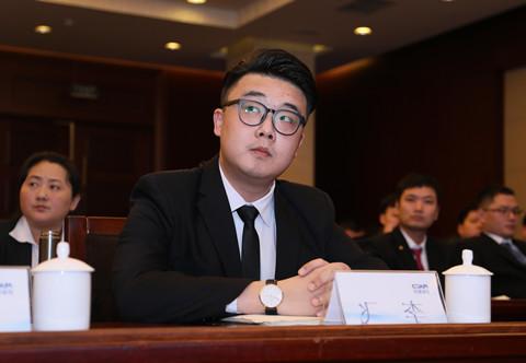 14.李飞在听取高管汇报_副本.jpg