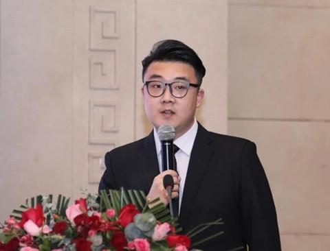 15.李飞在雪岩公司年会上做工作报告1_副本.jpg