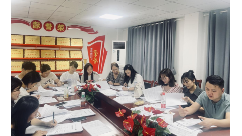 人文与艺术学院组织专家开展2024届毕业论文答辩前审查工作